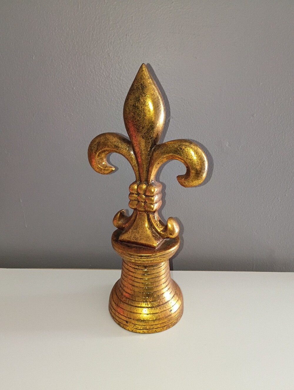 About 11" Antique-look Gold Fleur De Lis Table Top Decor Accent Piece
